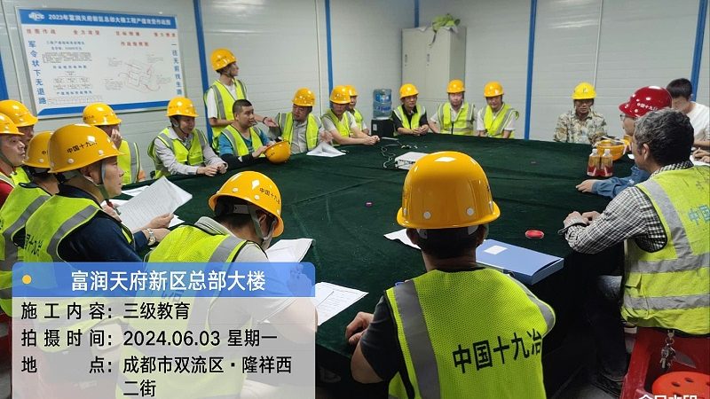 建造师培训网课的收费标准主要由以下几个方面构成：